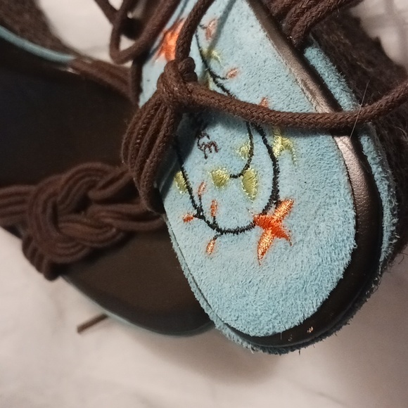 EXCHANGE by Charles David Blue/Brown Wedges 4" wrap up/around ankle tie size 6.5 - Picture 6 of 9